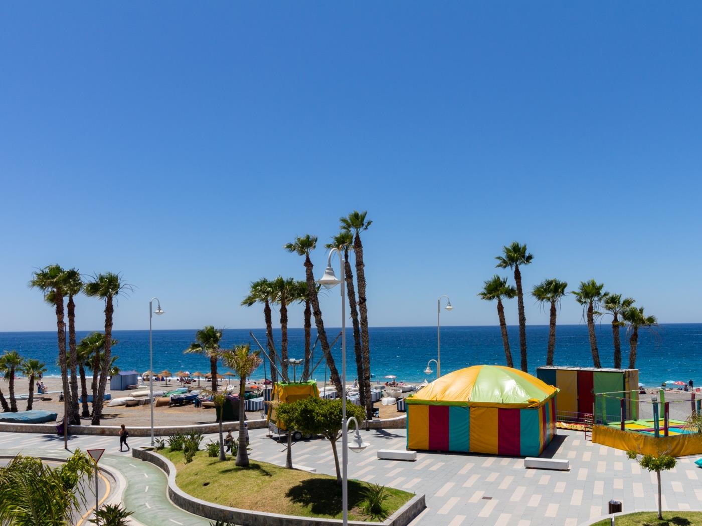 Apto Jardines de Mariote. Appartement à la plage de San Cristobal avec wifi. à Almuñécar