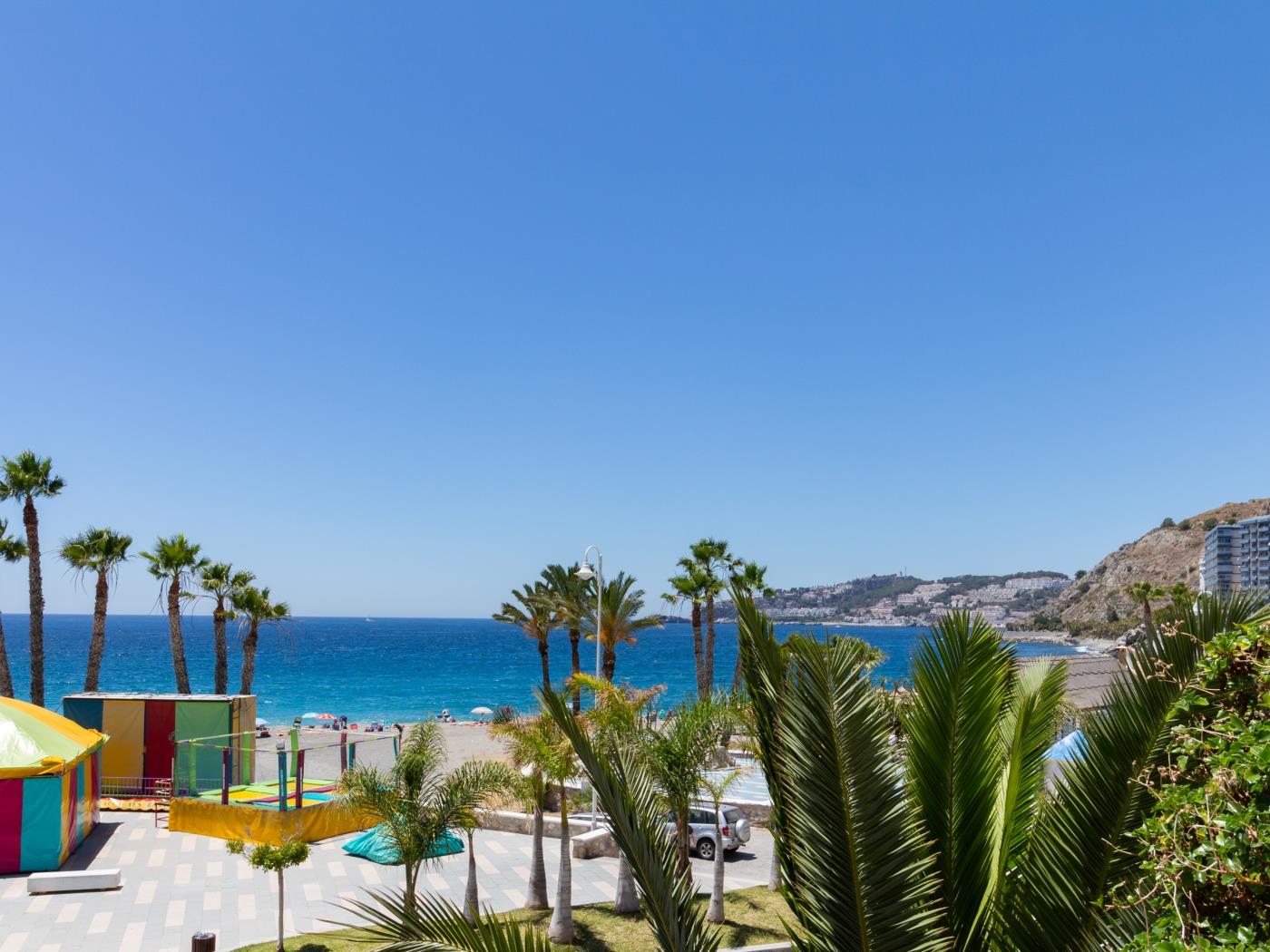 Apto Jardines de Mariote. Appartement à la plage de San Cristobal avec wifi. à Almuñécar