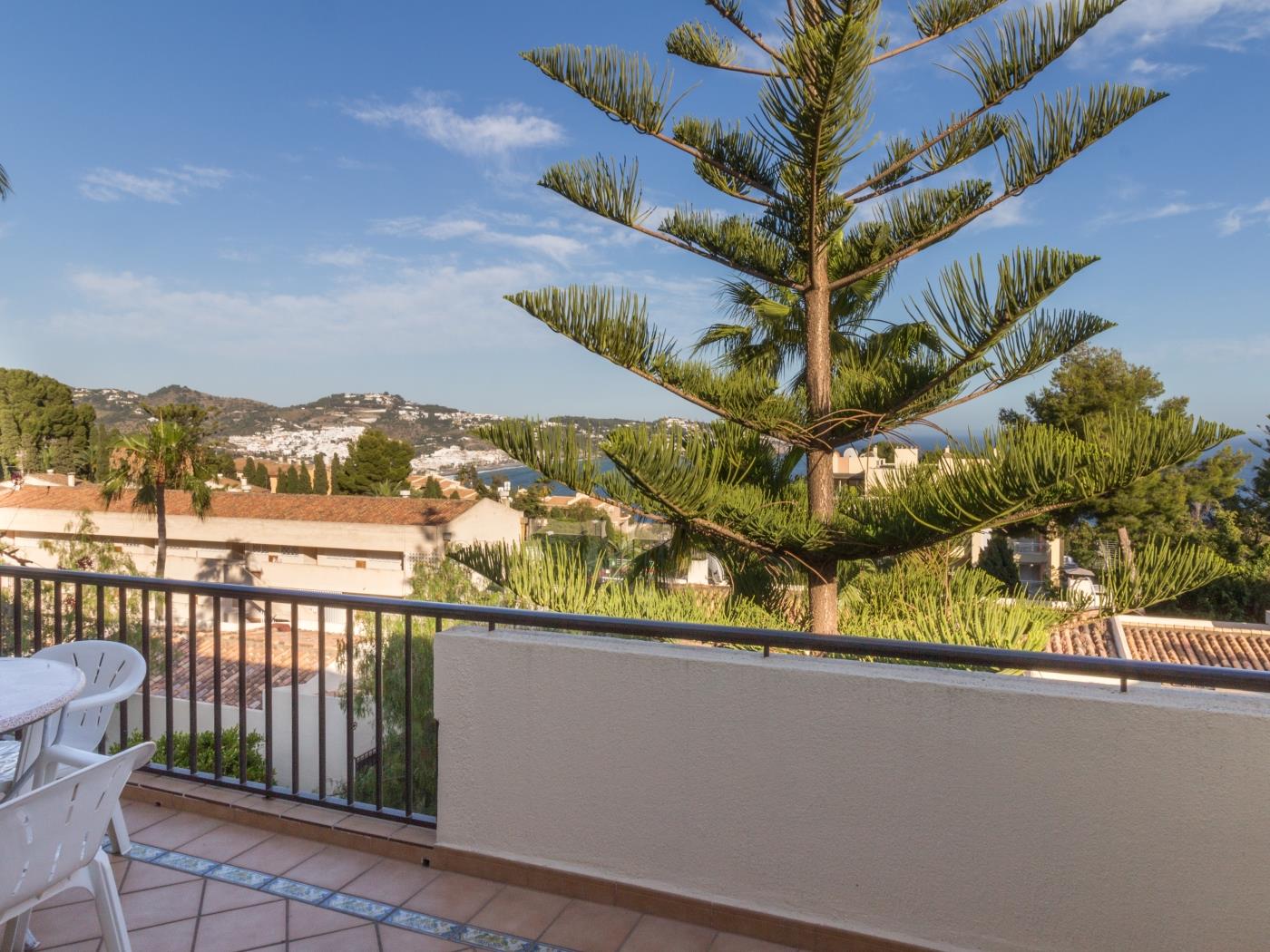 Apto Las Palomas. Apartment next to La Herradura Beach. in La Herradura