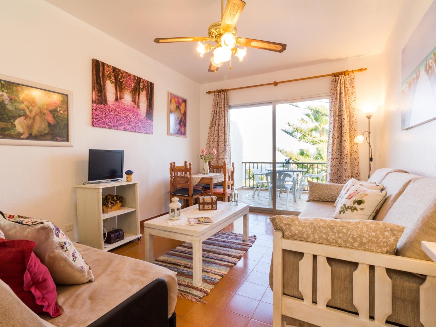 Apto Las Palomas. Apartment next to La Herradura Beach. in La Herradura
