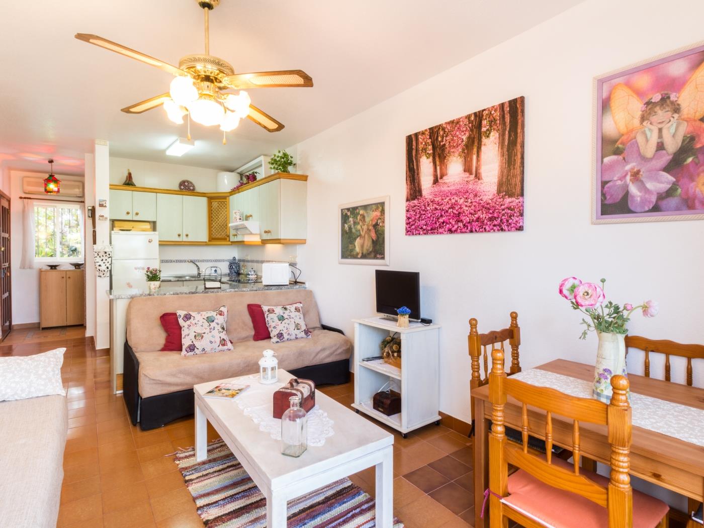 Apto Las Palomas. Apartment next to La Herradura Beach. in La Herradura