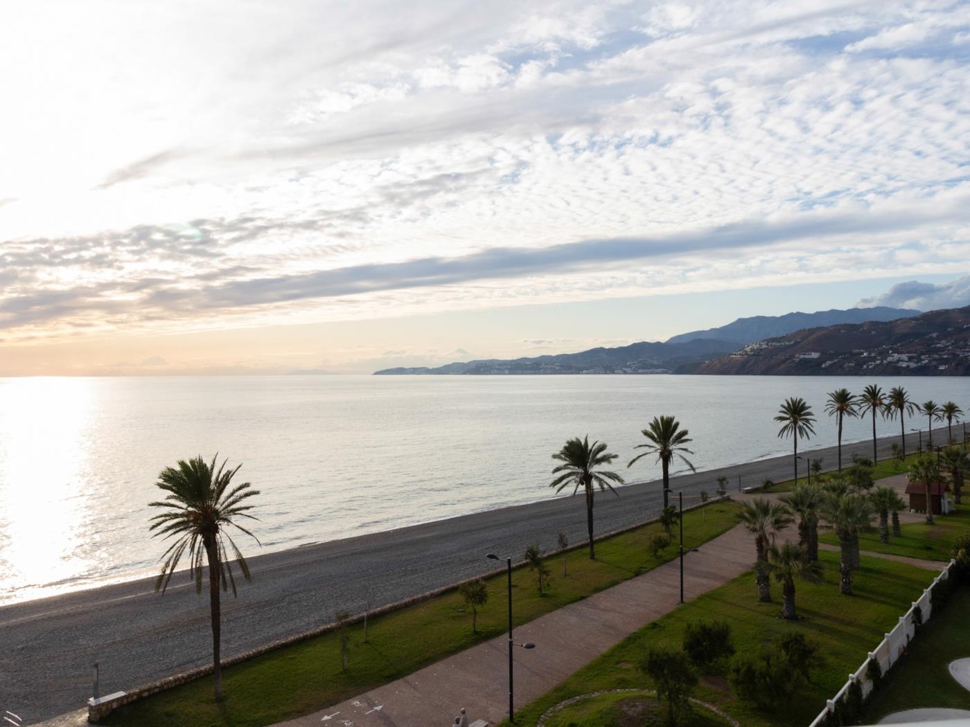 Apto Mayorazgo II. Apartamento con terraza en Salobreña