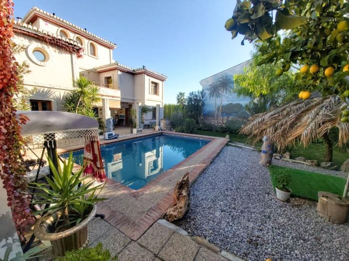 Beautiful house with pool, garden and wifi in Padul