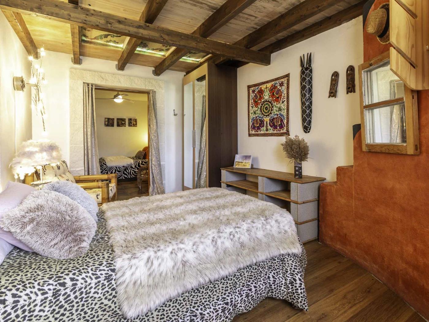 Beautiful house with pool, garden and wifi in Padul