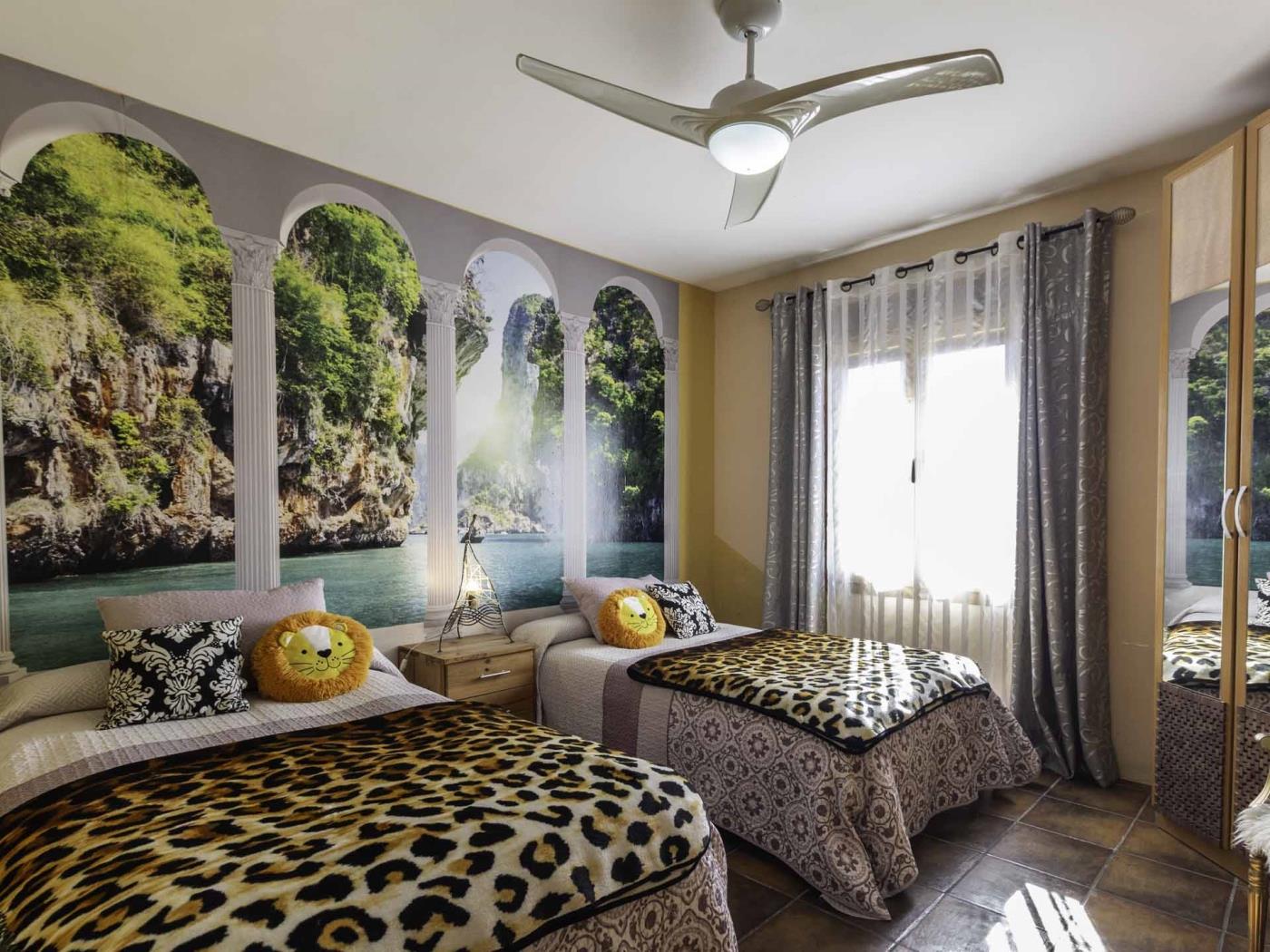 Beautiful house with pool, garden and wifi in Padul