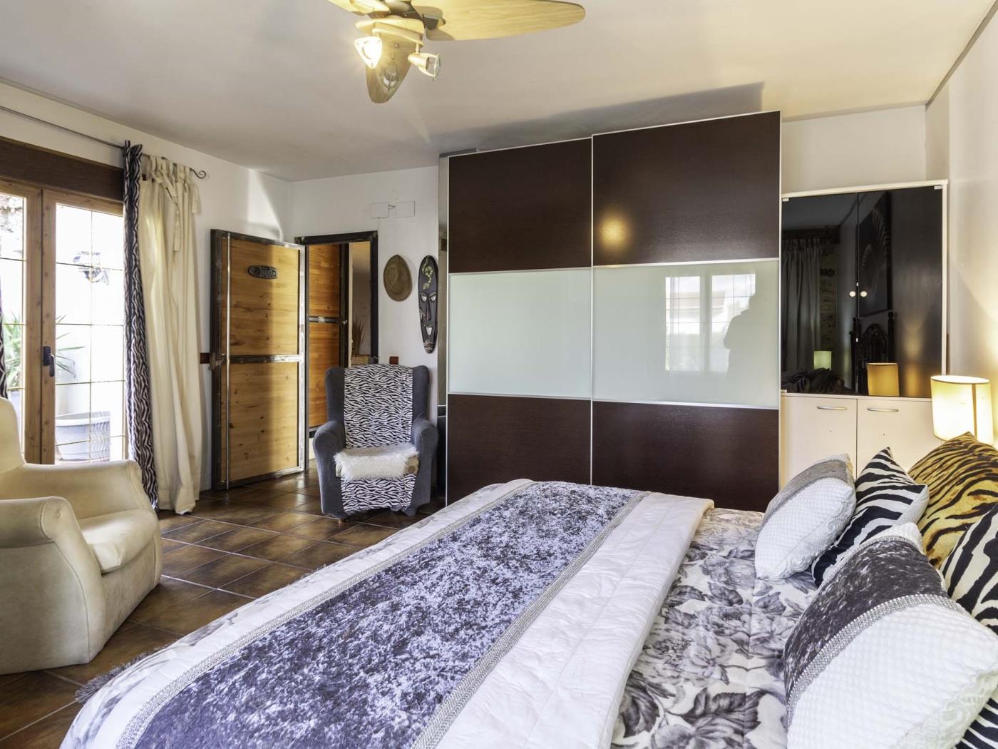 Beautiful house with pool, garden and wifi in Padul