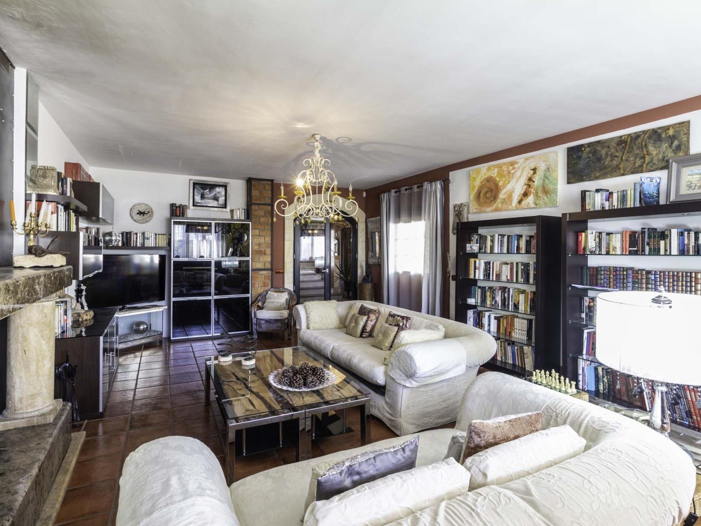 Beautiful house with pool, garden and wifi in Padul