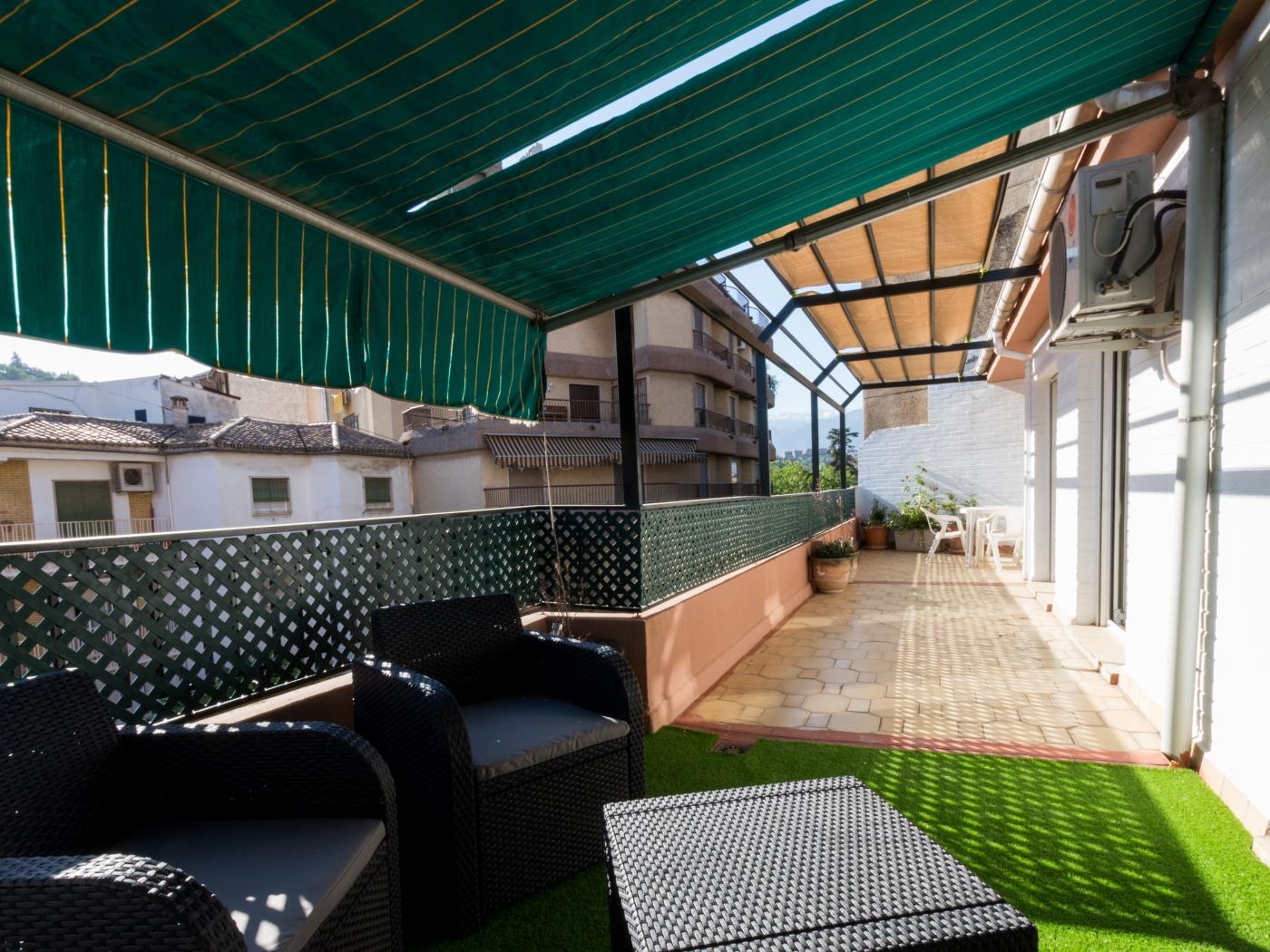 Apto Paseo del Salón. Penthouse central avec une grande terrasse. à Granada