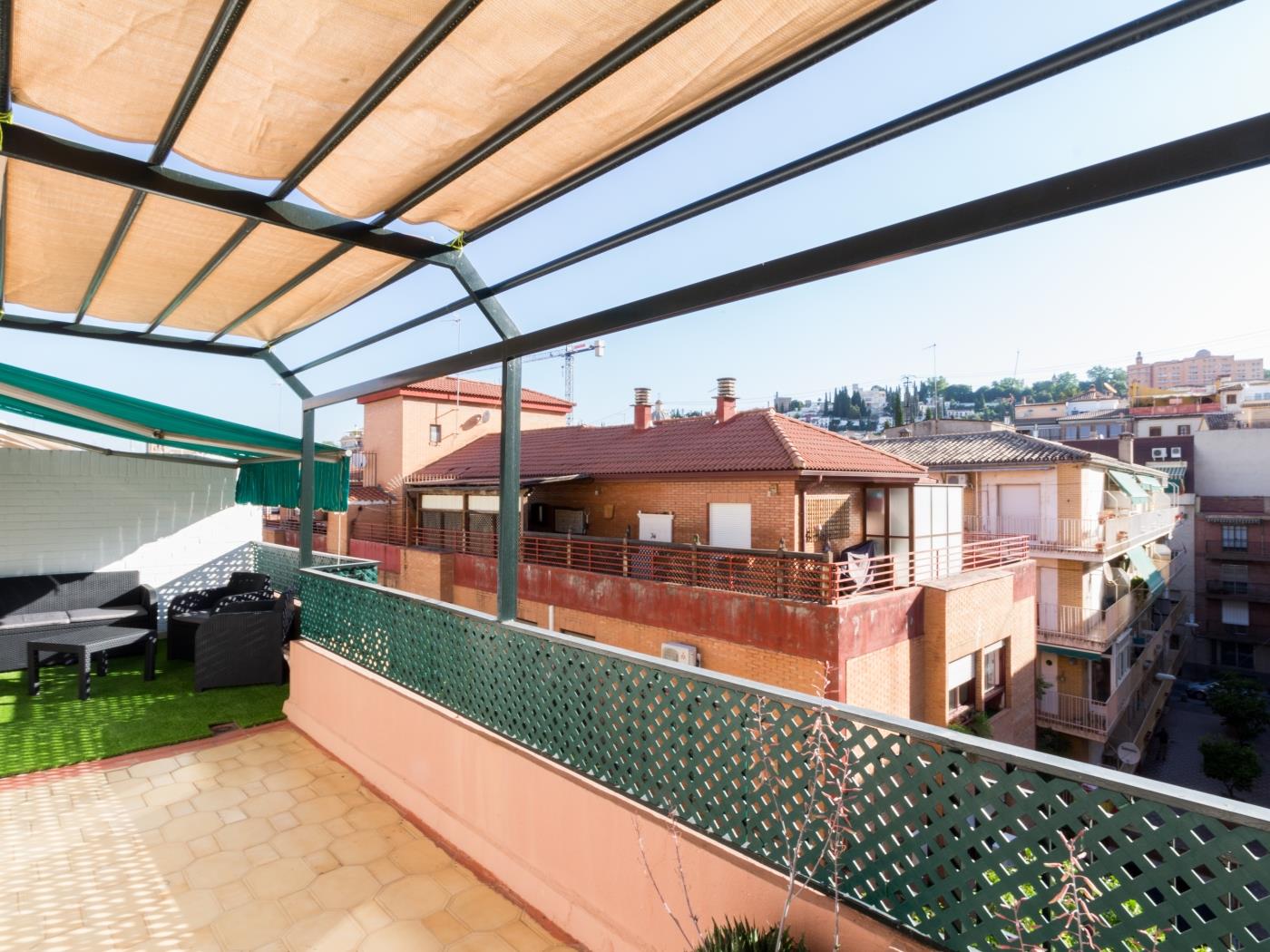 Apto Paseo del Salón. Penthouse central avec une grande terrasse. à Granada