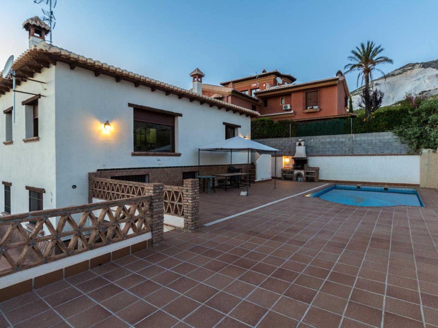 Superbe maison avec vue, piscine et terrasse à Dúrcal