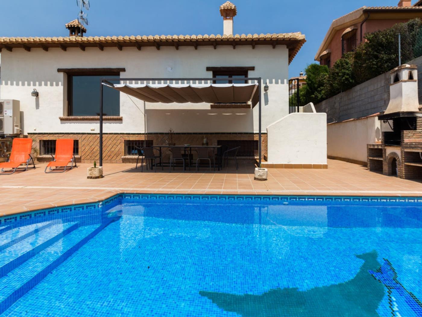 Superbe maison avec vue, piscine et terrasse à Dúrcal