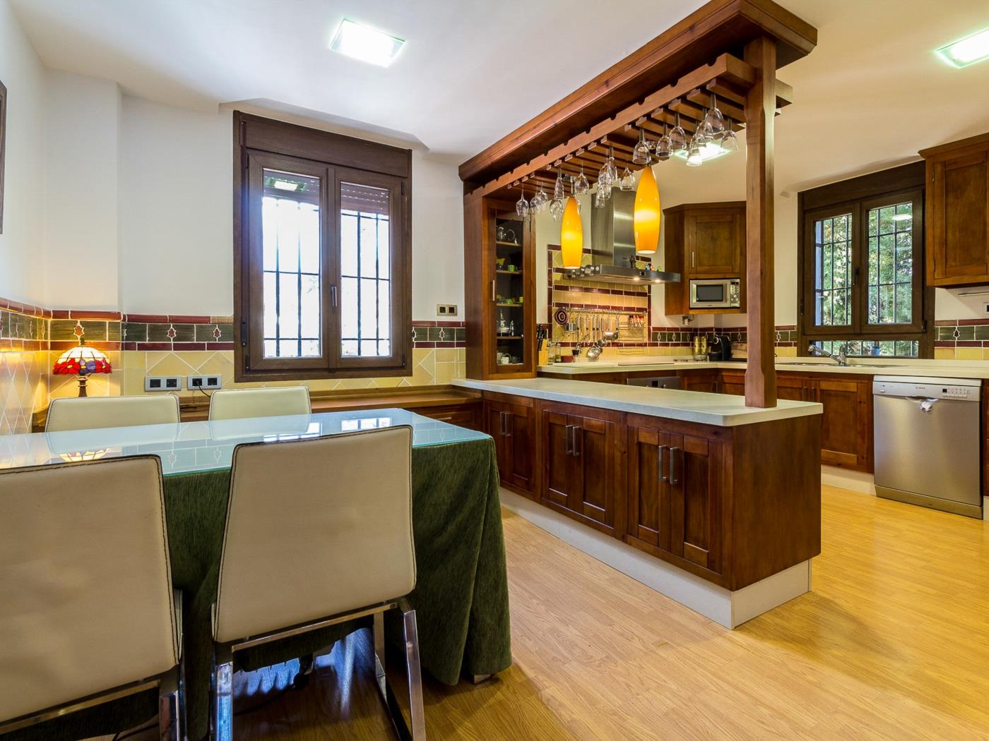 Magnificent house with pool, garden and views in Saleres