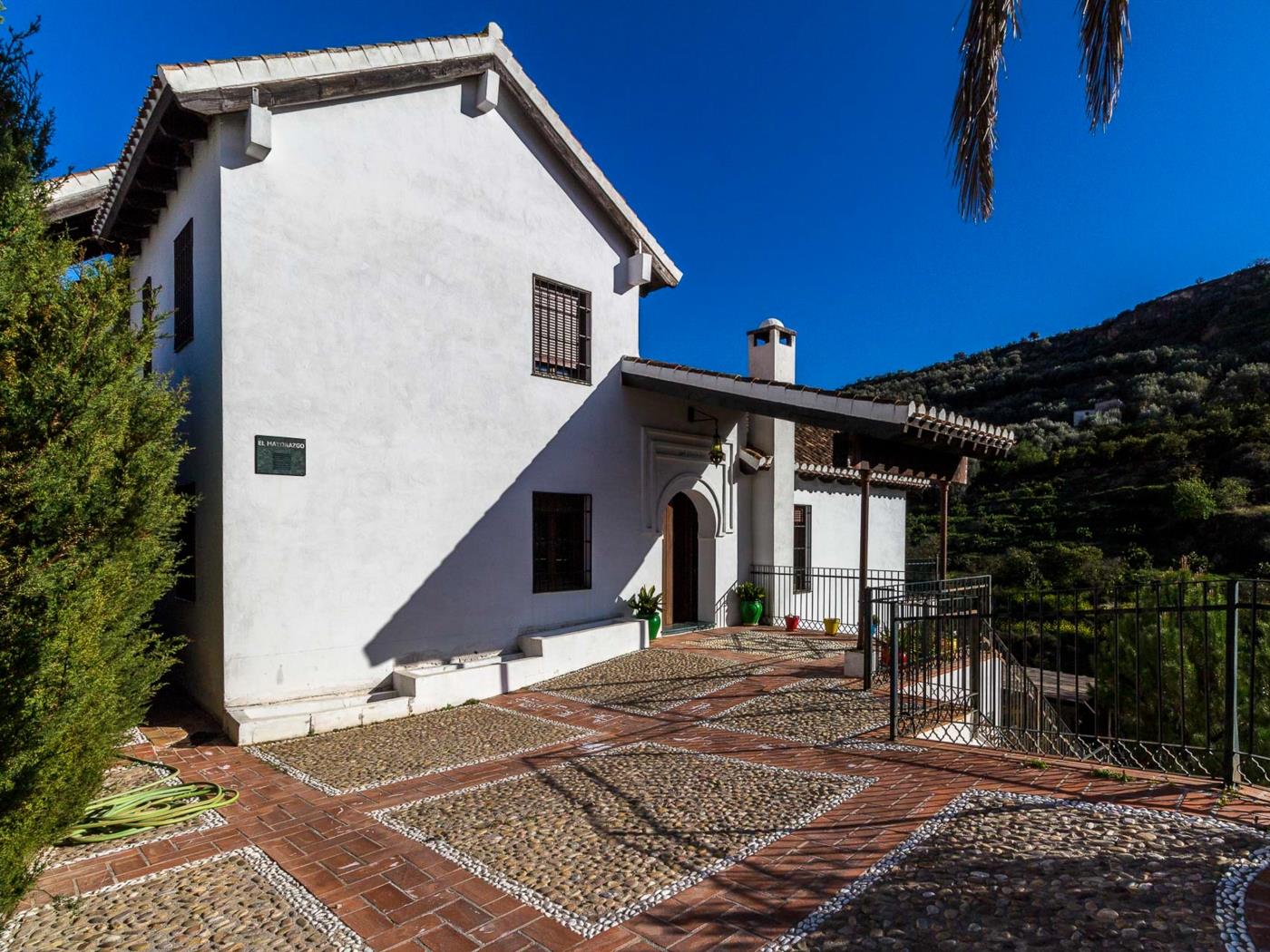 Magnificent house with pool, garden and views in Saleres