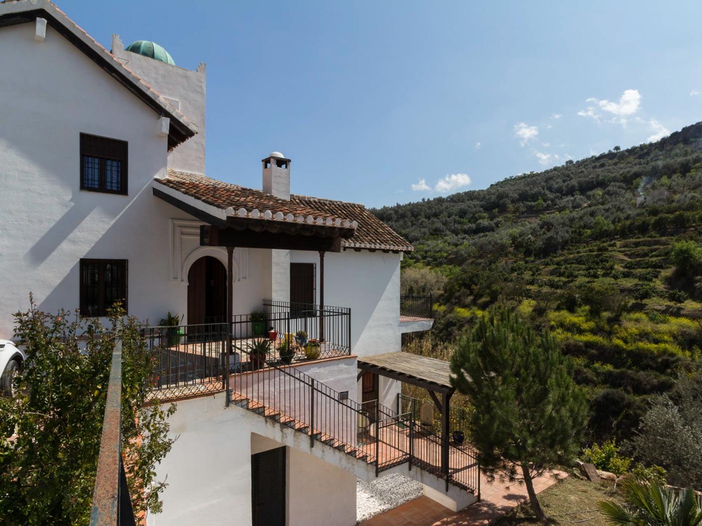 Magnificent house with pool, garden and views in Saleres