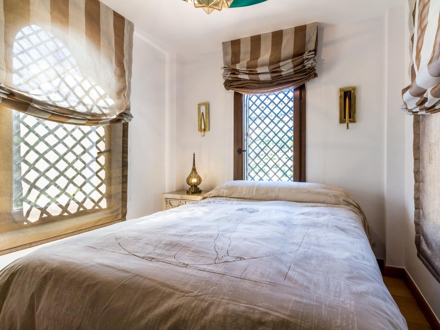 Magnificent house with pool, garden and views in Saleres