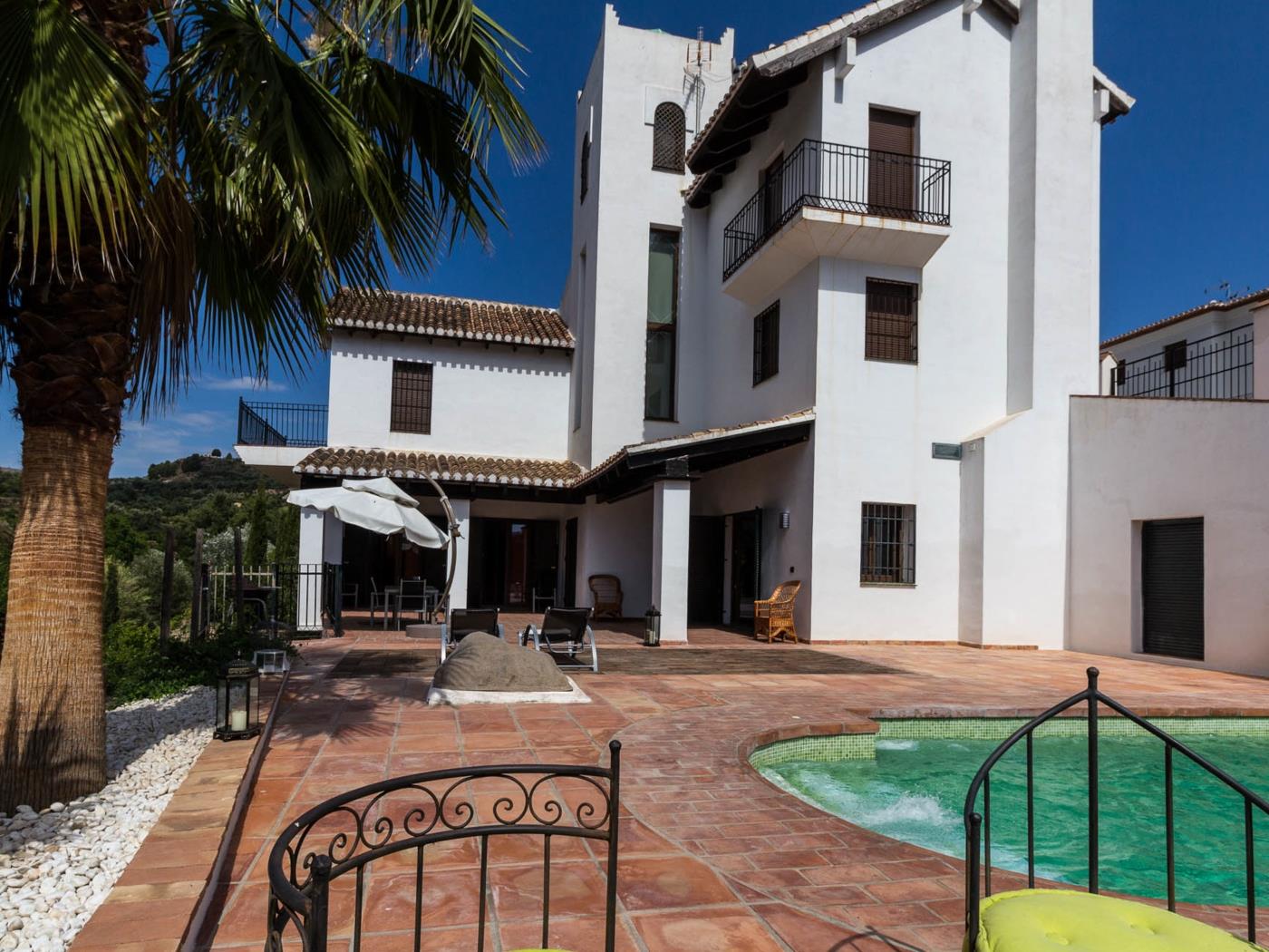 Magnificent house with pool, garden and views in Saleres