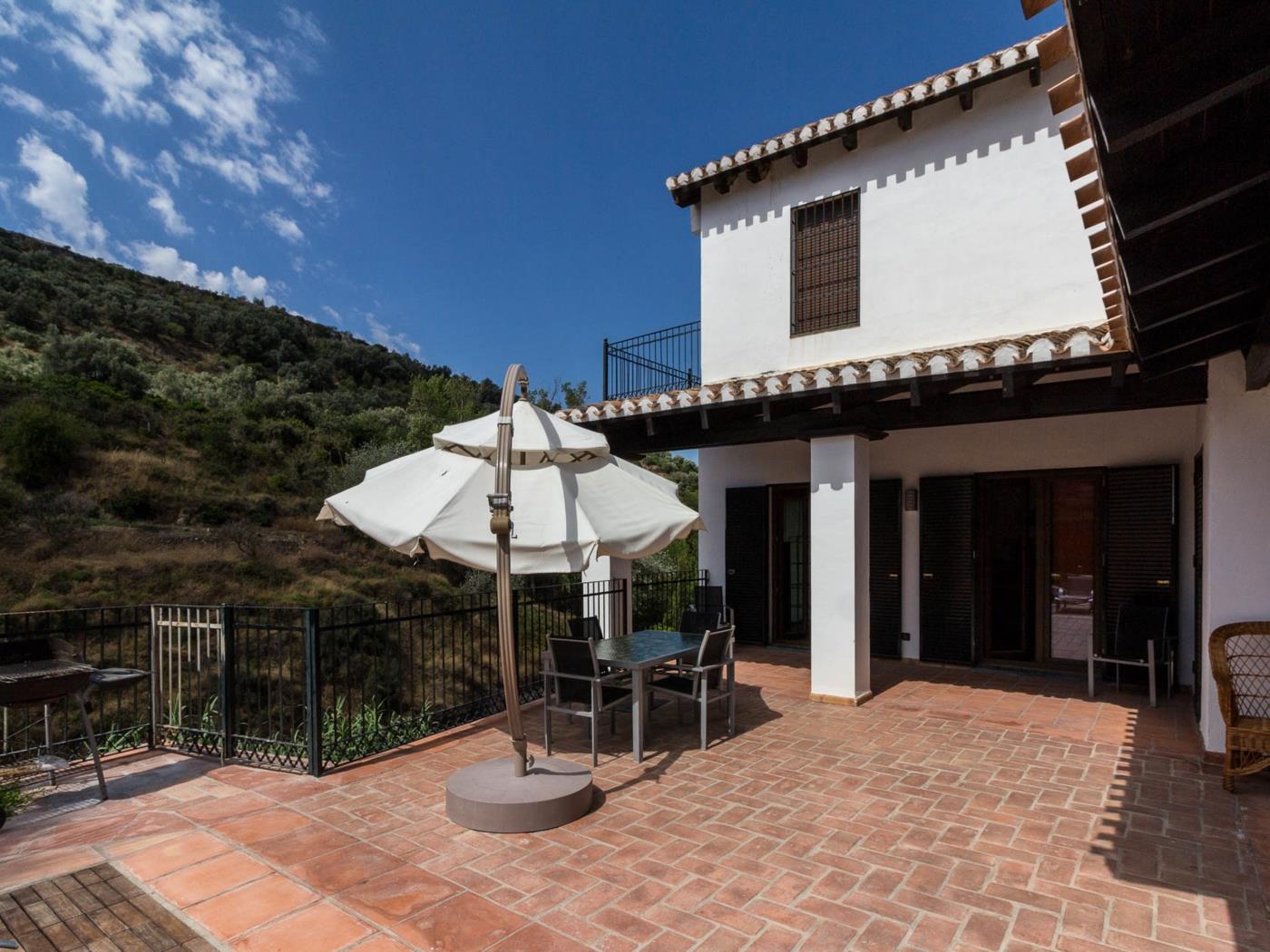 Magnificent house with pool, garden and views in Saleres