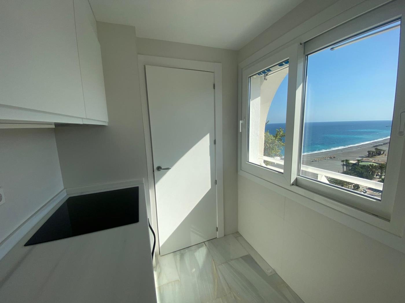 Apto. Velilla. Schöne Ferienwohnung mit Meerblick, Almuñecar. in Almuñécar
