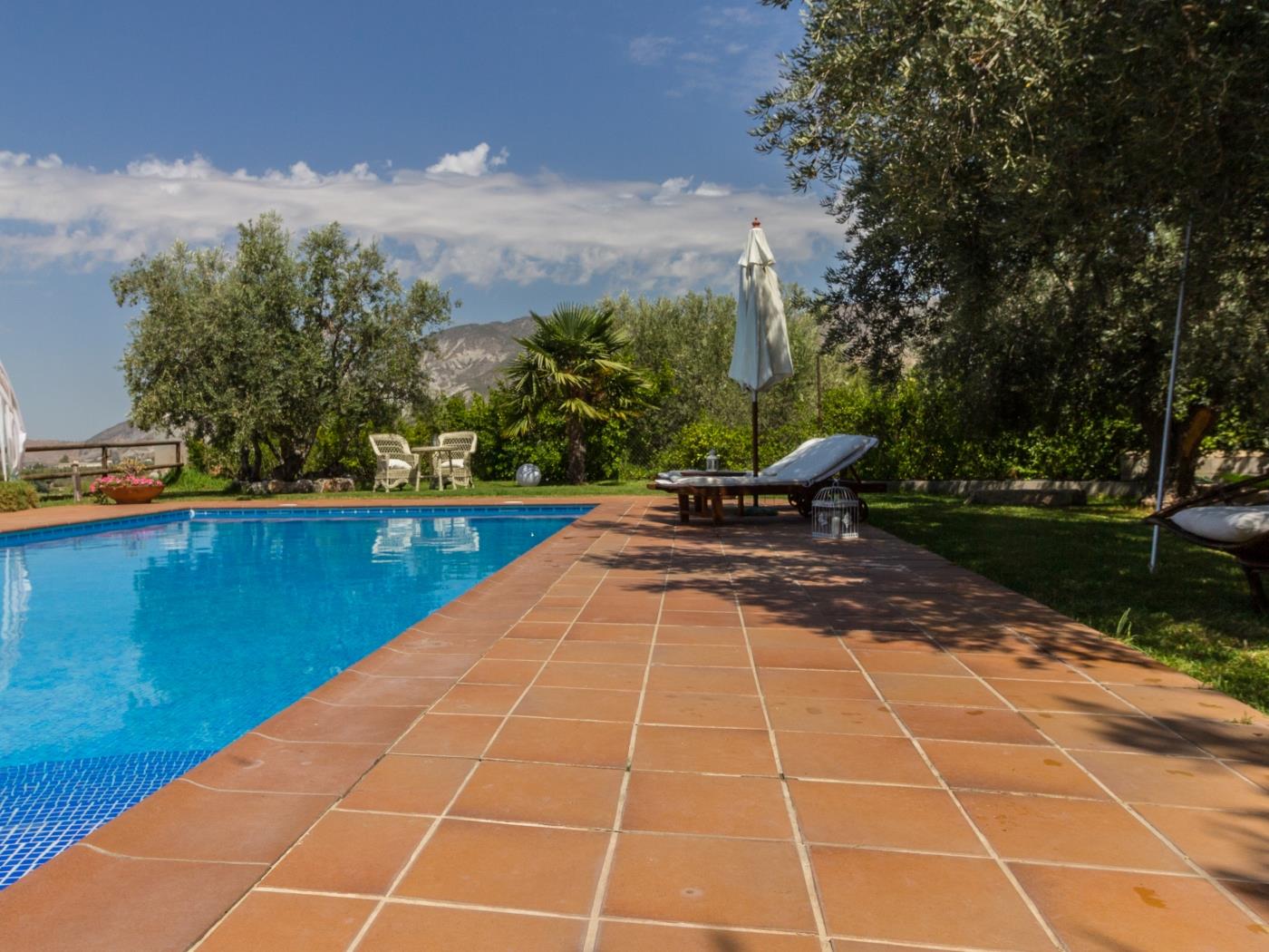 Charming farmhouse, garden, pool and wifi in Dúrcal