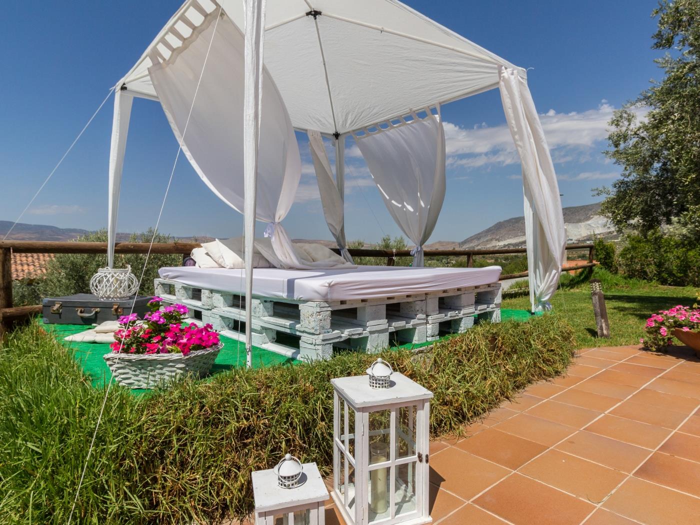 Charming farmhouse, garden, pool and wifi in Dúrcal