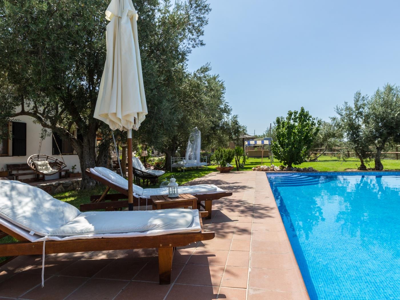 Charming farmhouse, garden, pool and wifi in Dúrcal