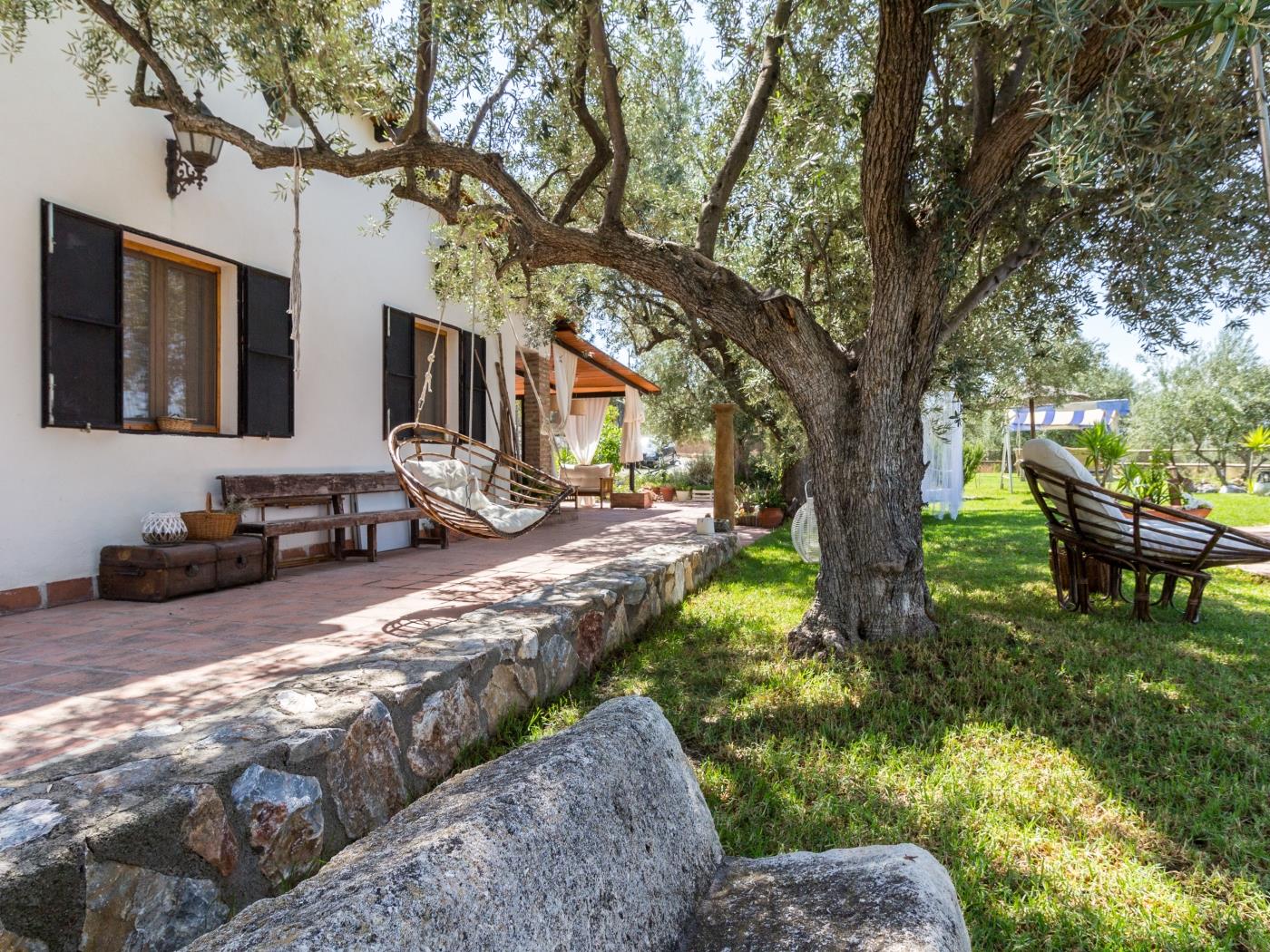 Charming farmhouse, garden, pool and wifi in Dúrcal