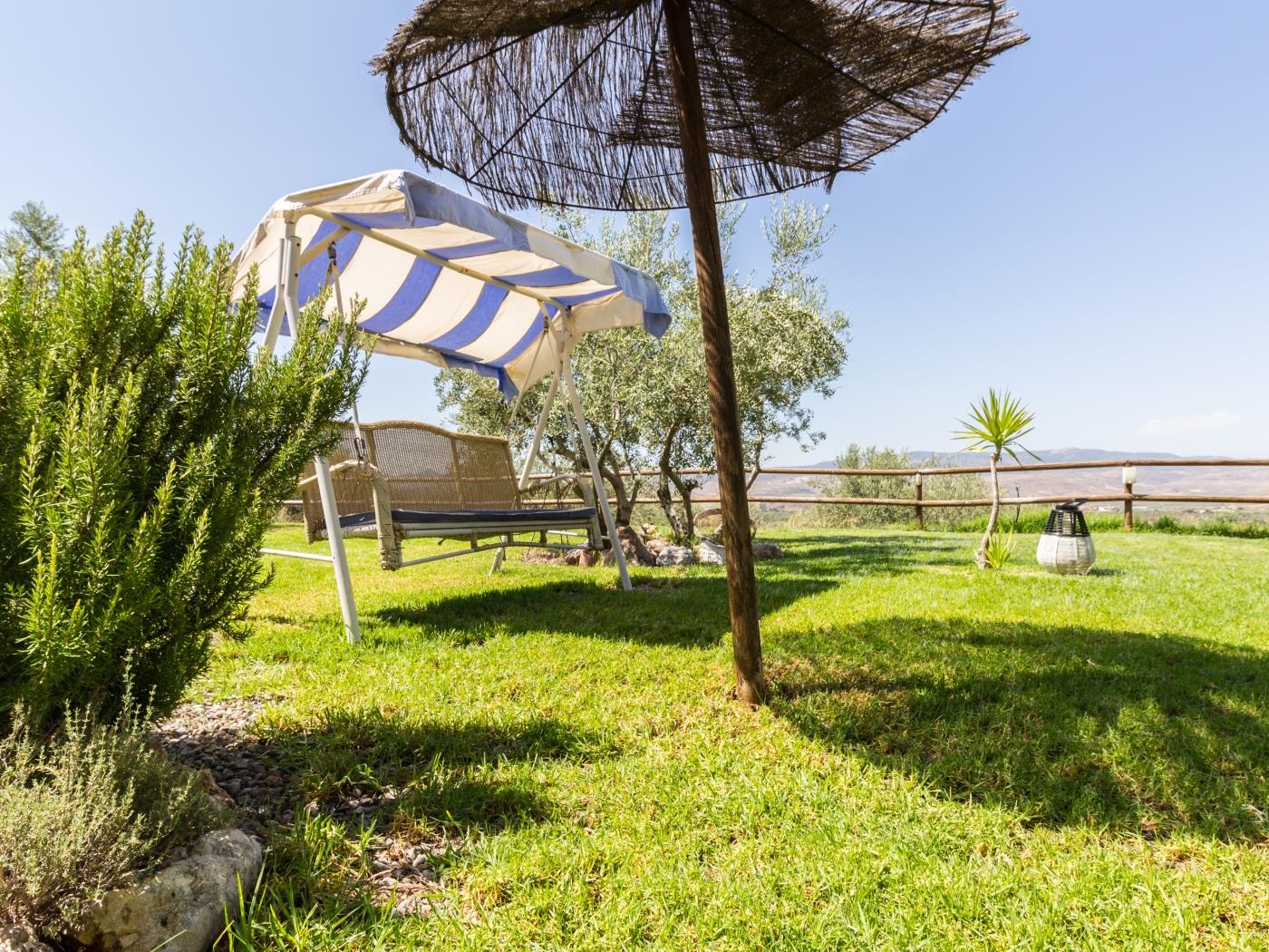 Charming farmhouse, garden, pool and wifi in Dúrcal