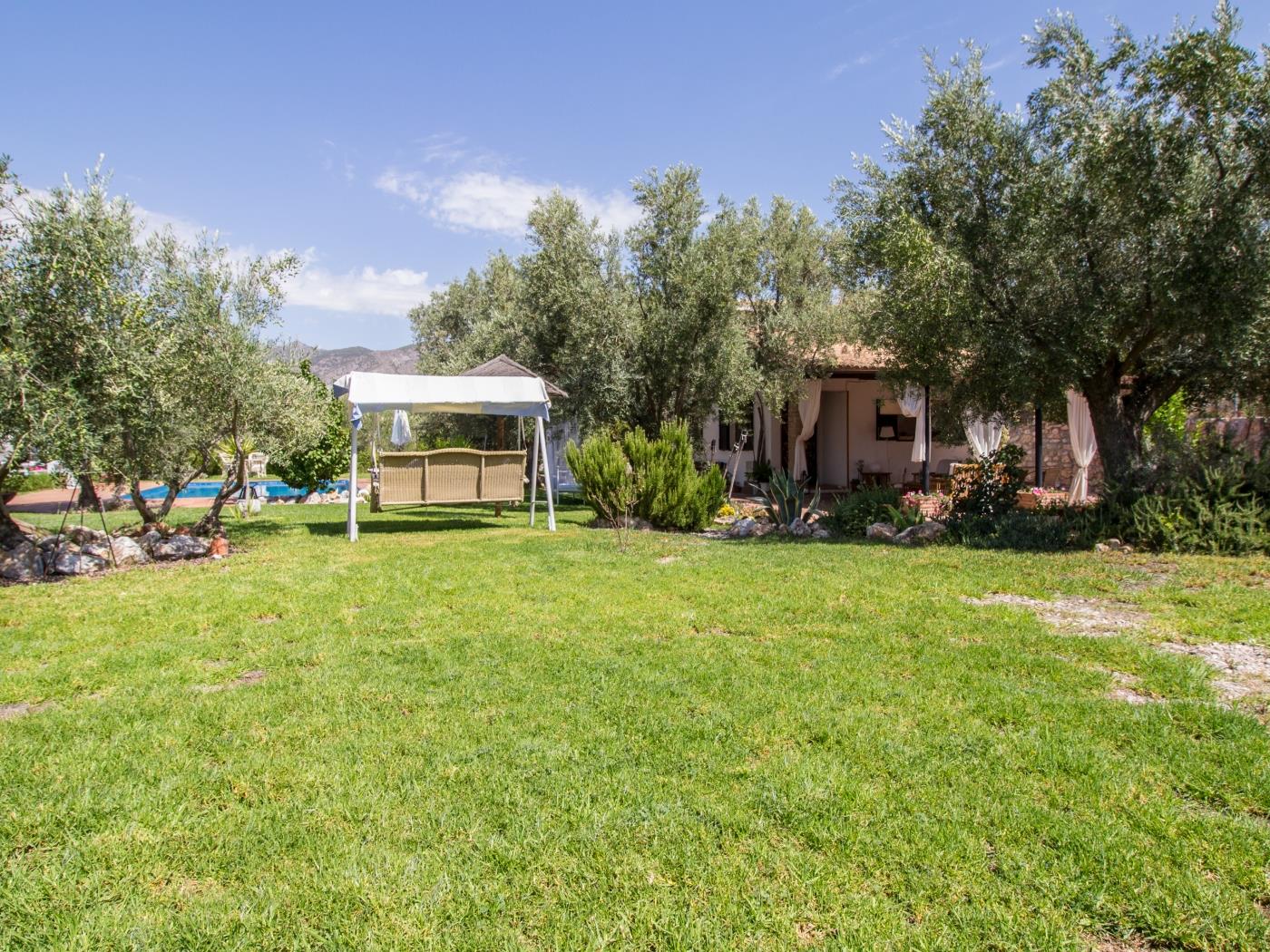 Charming farmhouse, garden, pool and wifi in Dúrcal