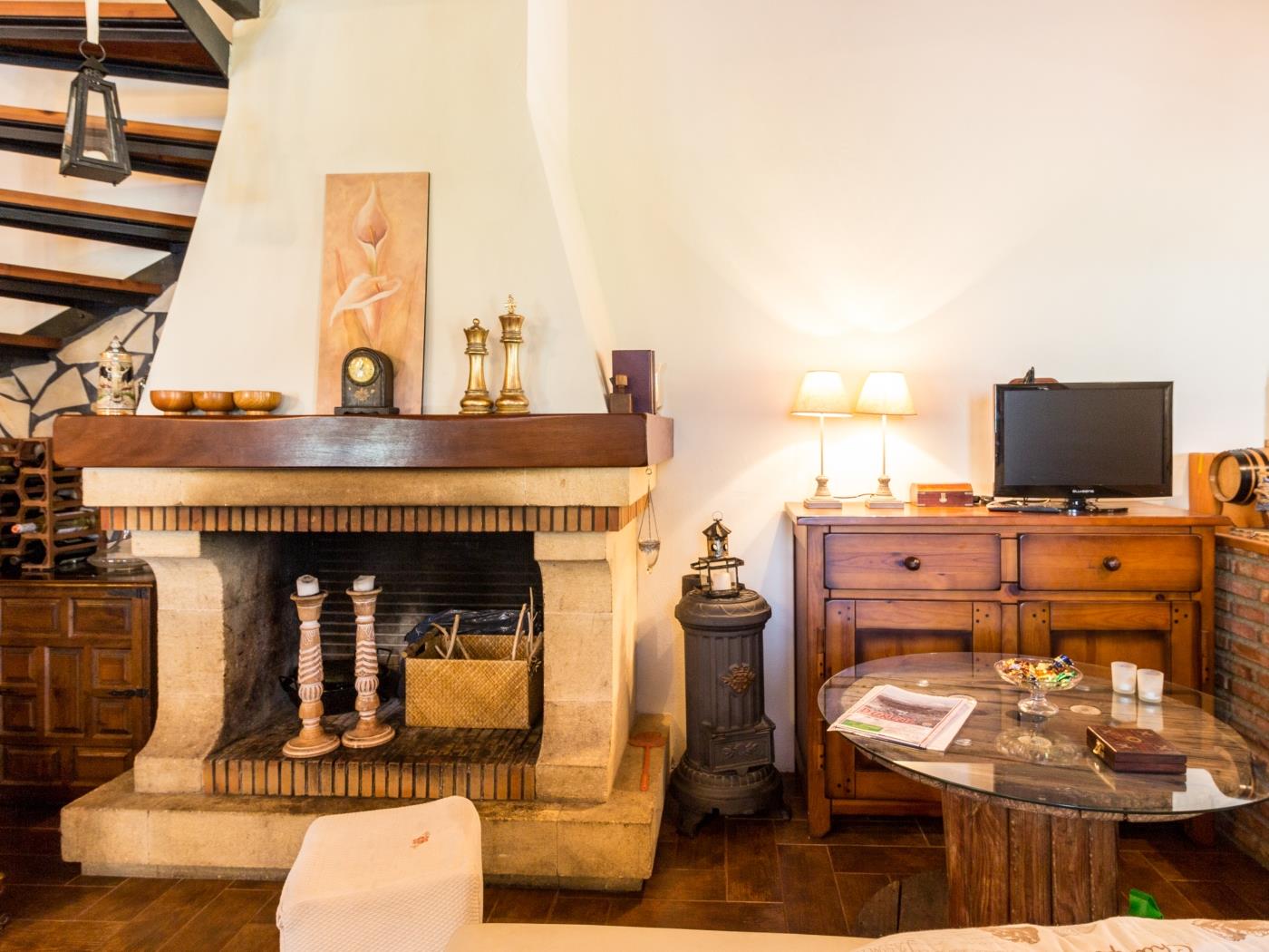 Charming farmhouse, garden, pool and wifi in Dúrcal
