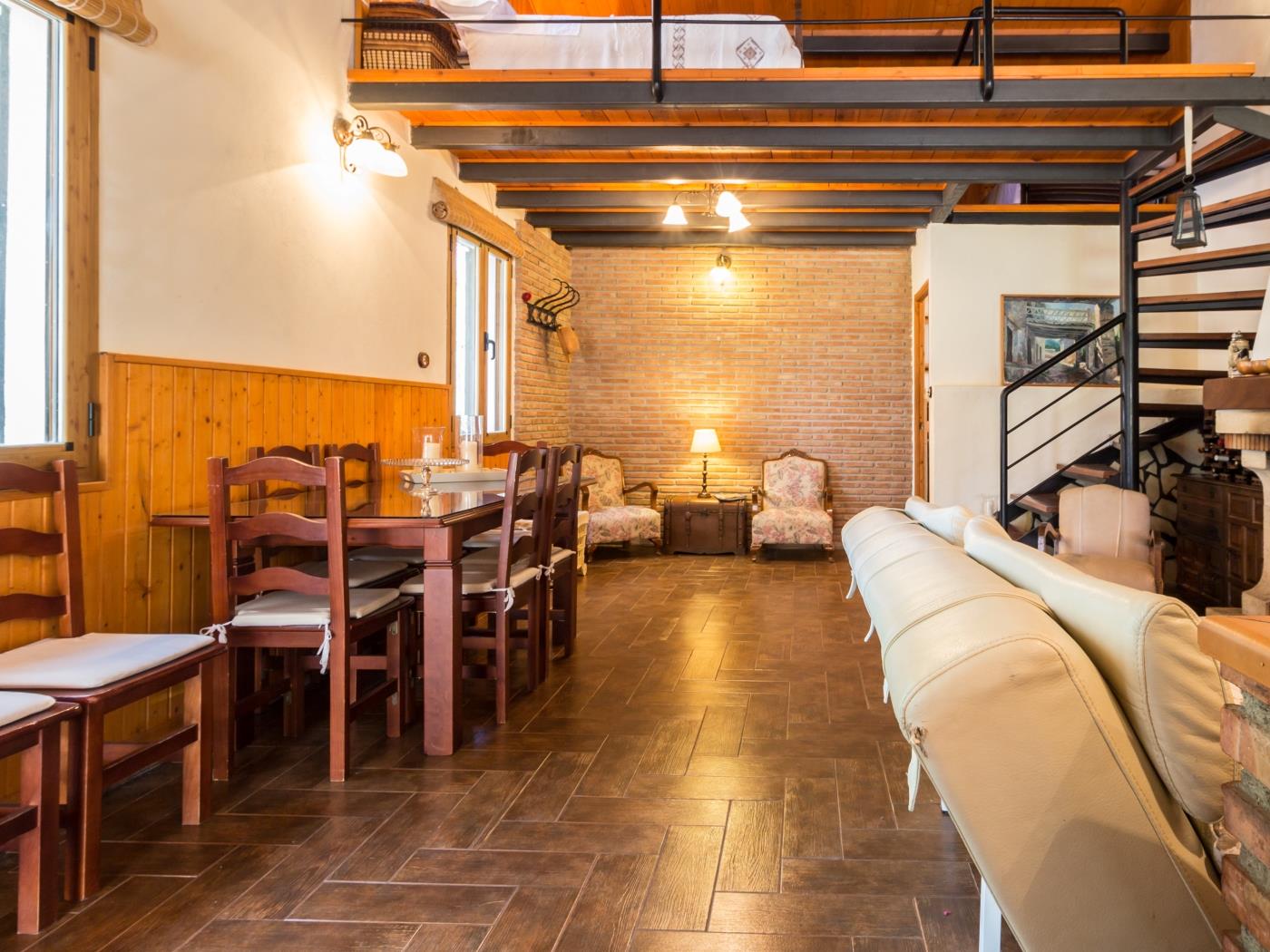 Charming farmhouse, garden, pool and wifi in Dúrcal