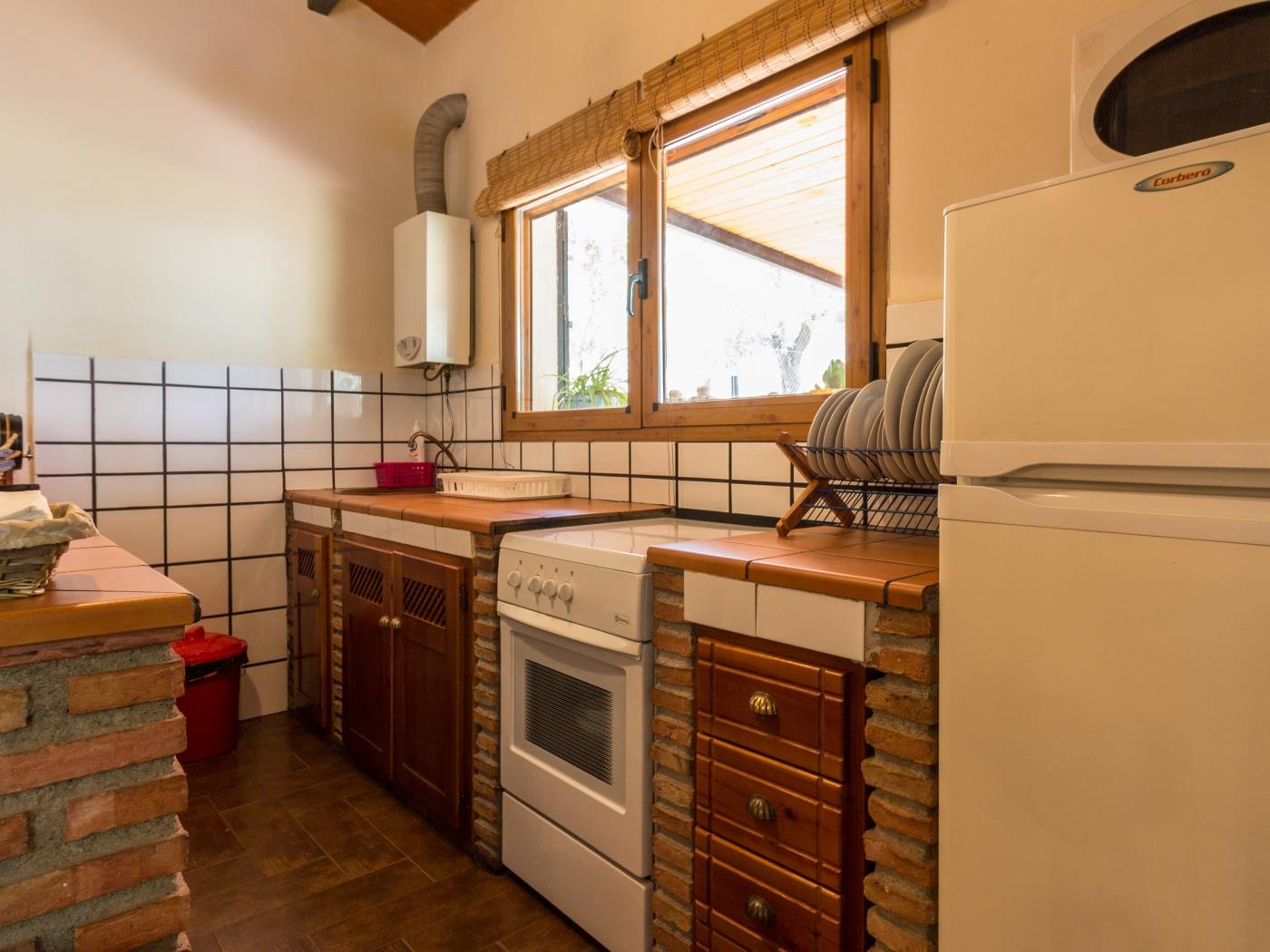 Charming farmhouse, garden, pool and wifi in Dúrcal