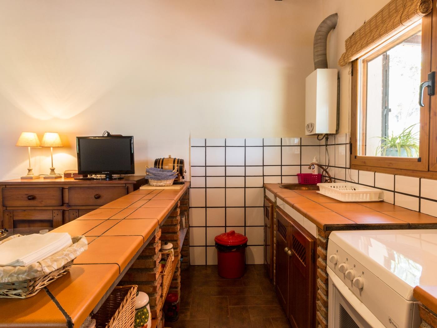 Charming farmhouse, garden, pool and wifi in Dúrcal