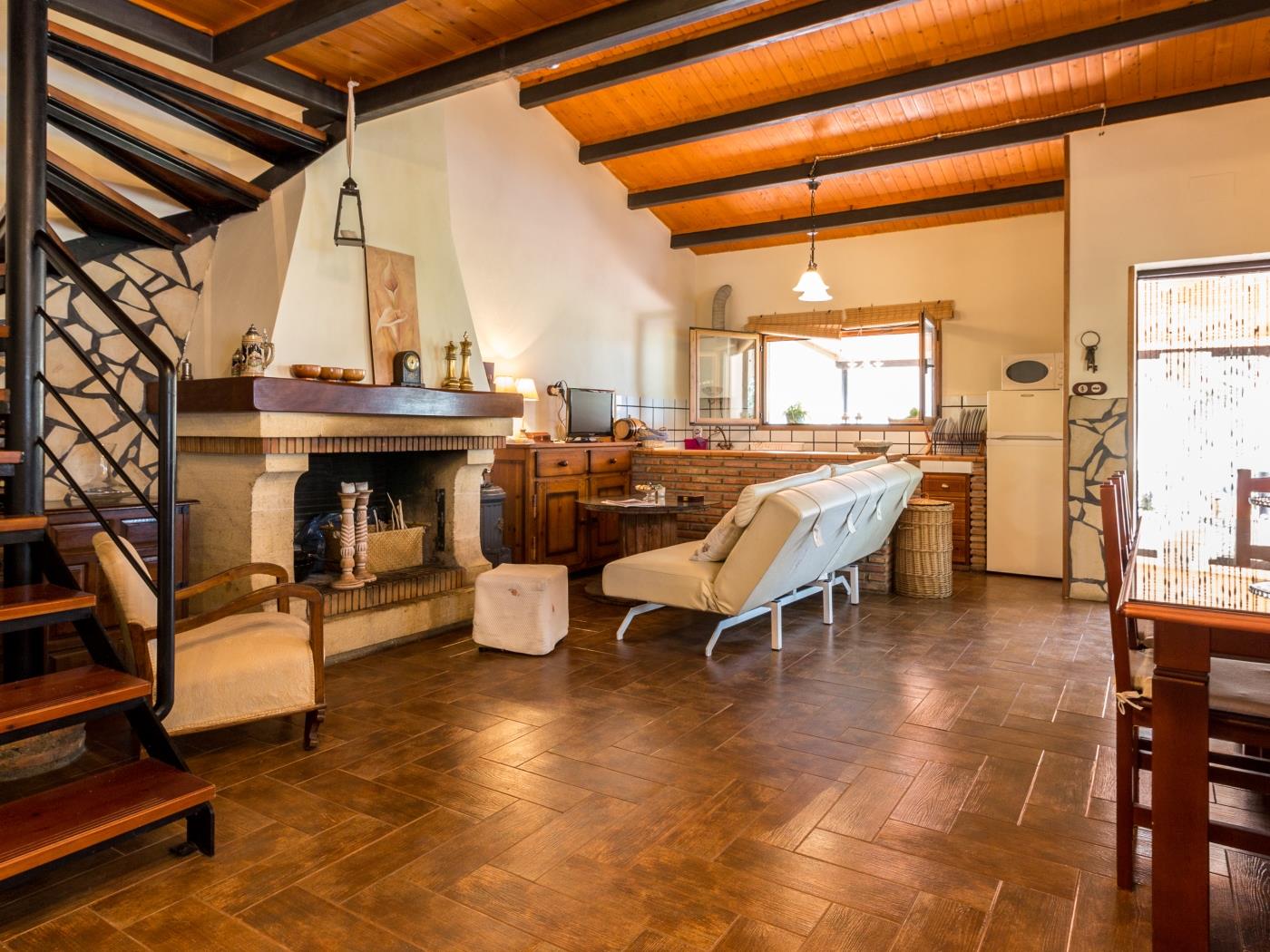 Charming farmhouse, garden, pool and wifi in Dúrcal