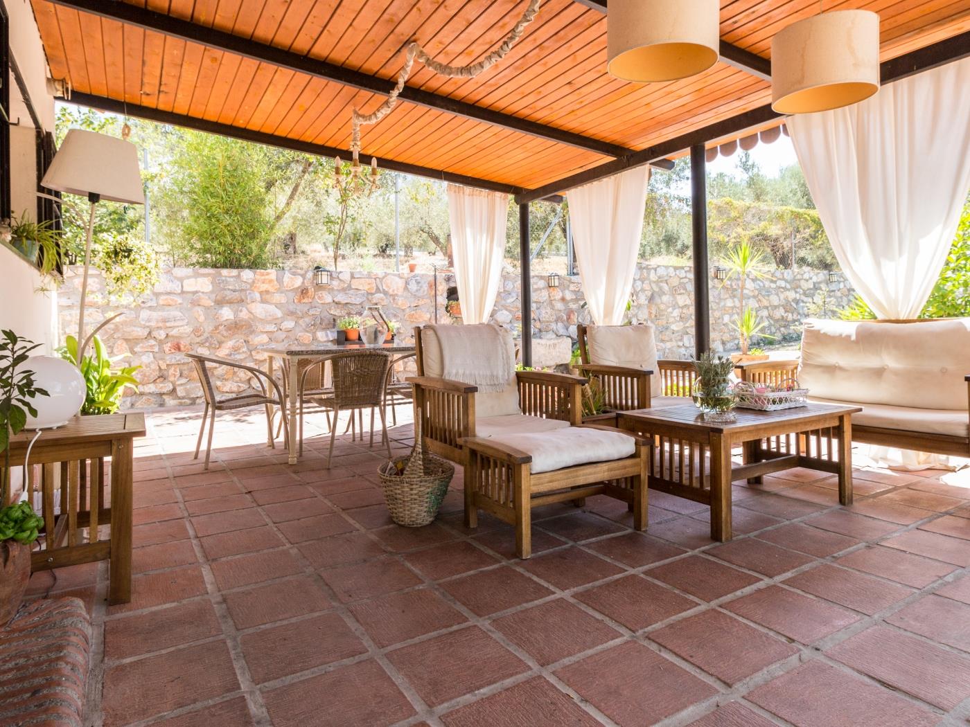 Charming farmhouse, garden, pool and wifi in Dúrcal
