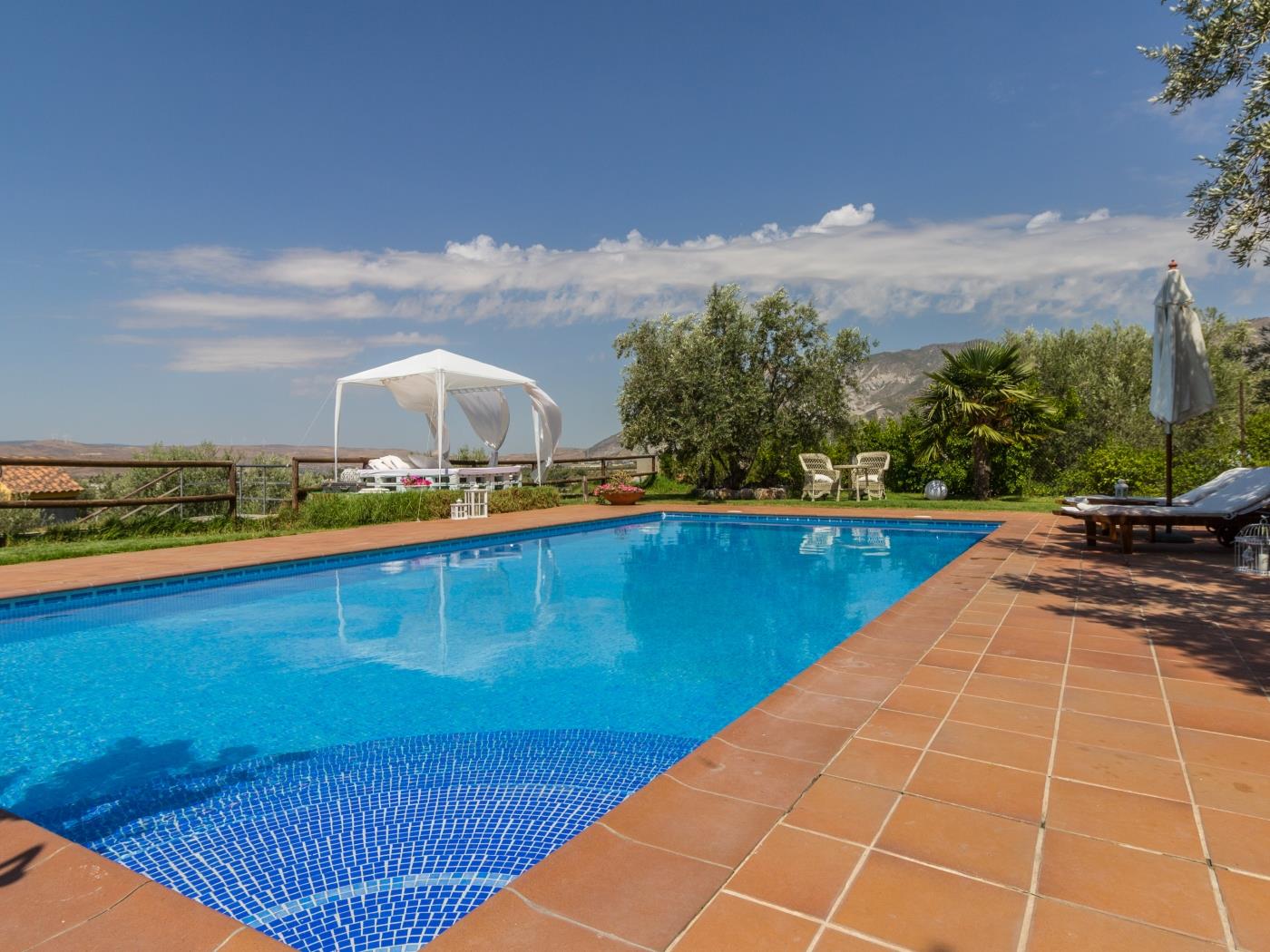 Charming farmhouse, garden, pool and wifi in Dúrcal
