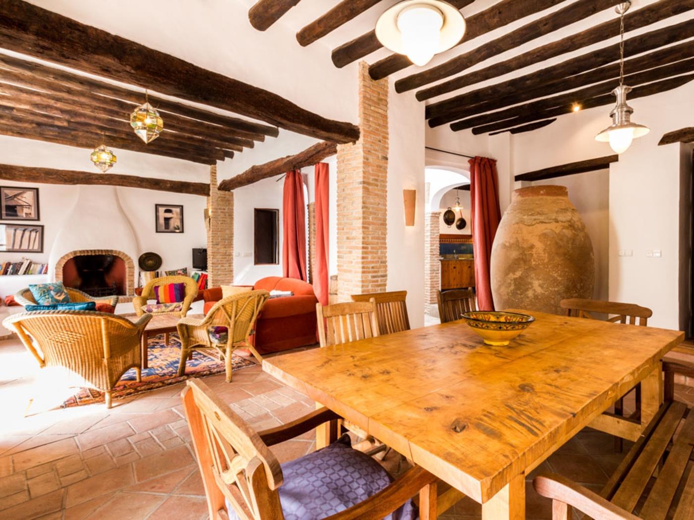Schönes andalusisches Haus mit Pool und Grill. in Pinos del Valle