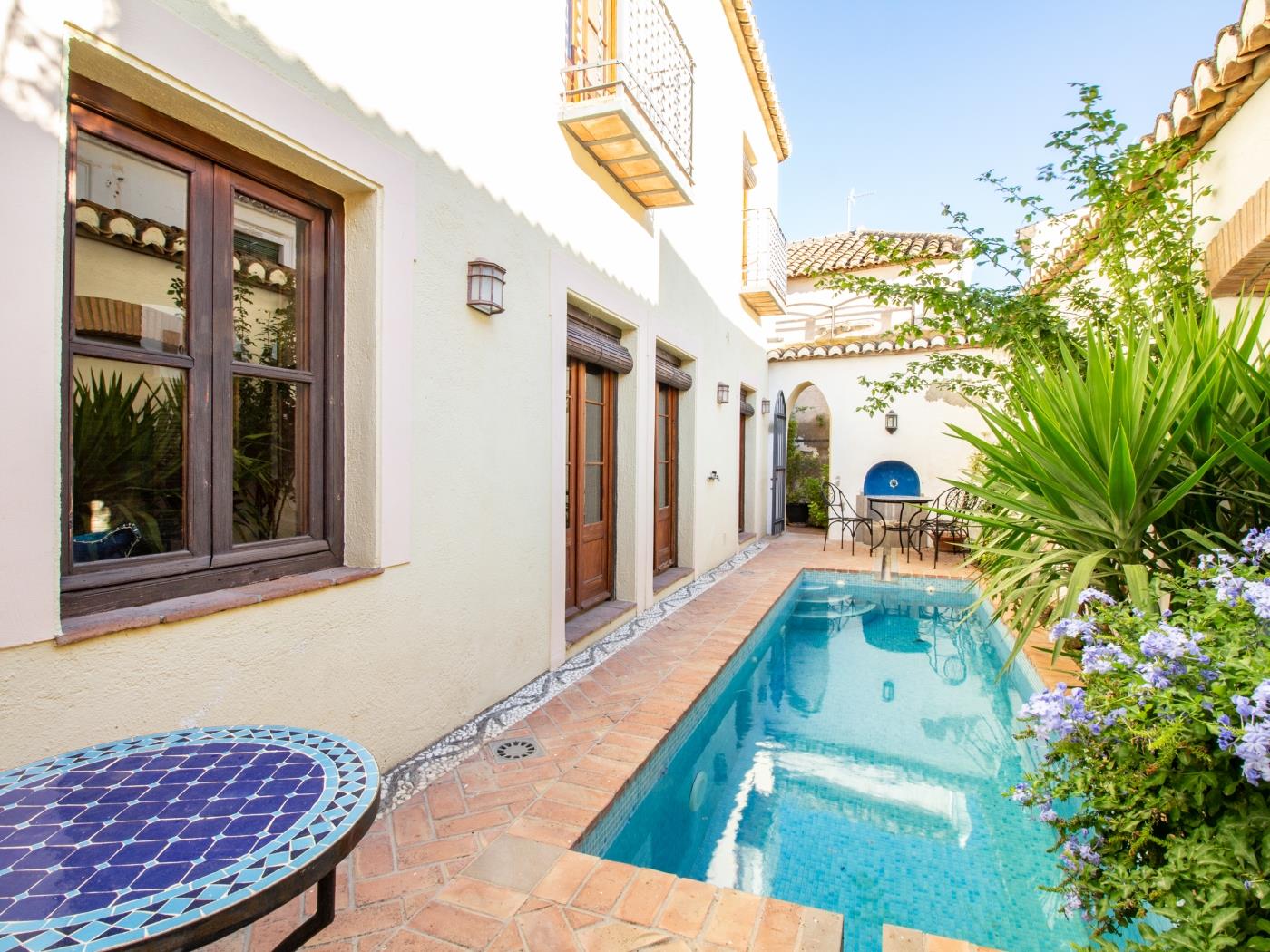 Schönes andalusisches Haus mit Pool und Grill. in Pinos del Valle