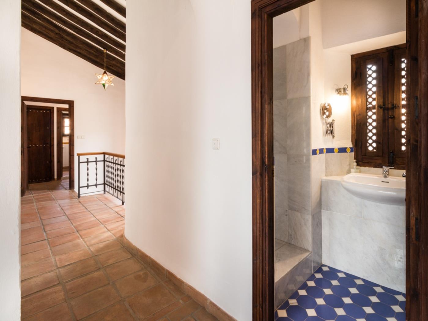 Schönes andalusisches Haus mit Pool und Grill. in Pinos del Valle
