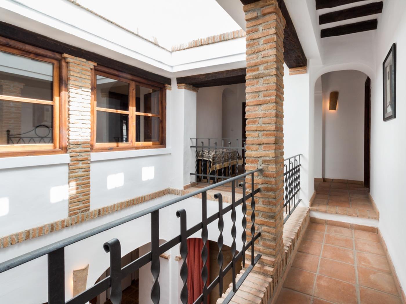 Schönes andalusisches Haus mit Pool und Grill. in Pinos del Valle