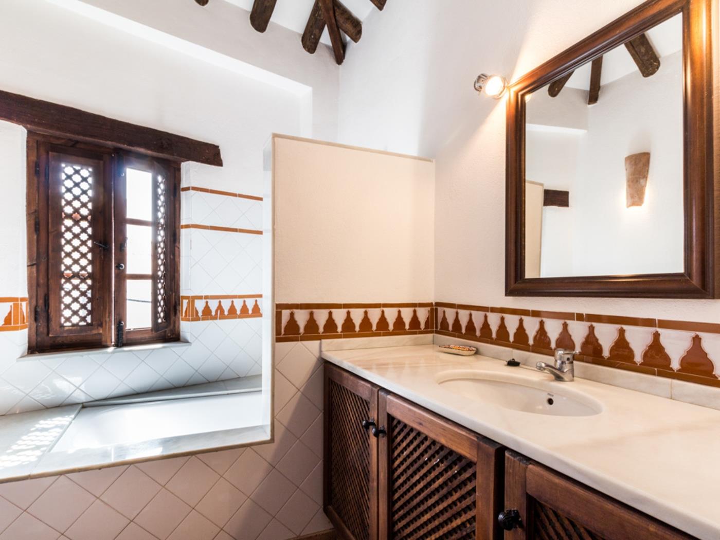 Schönes andalusisches Haus mit Pool und Grill. in Pinos del Valle