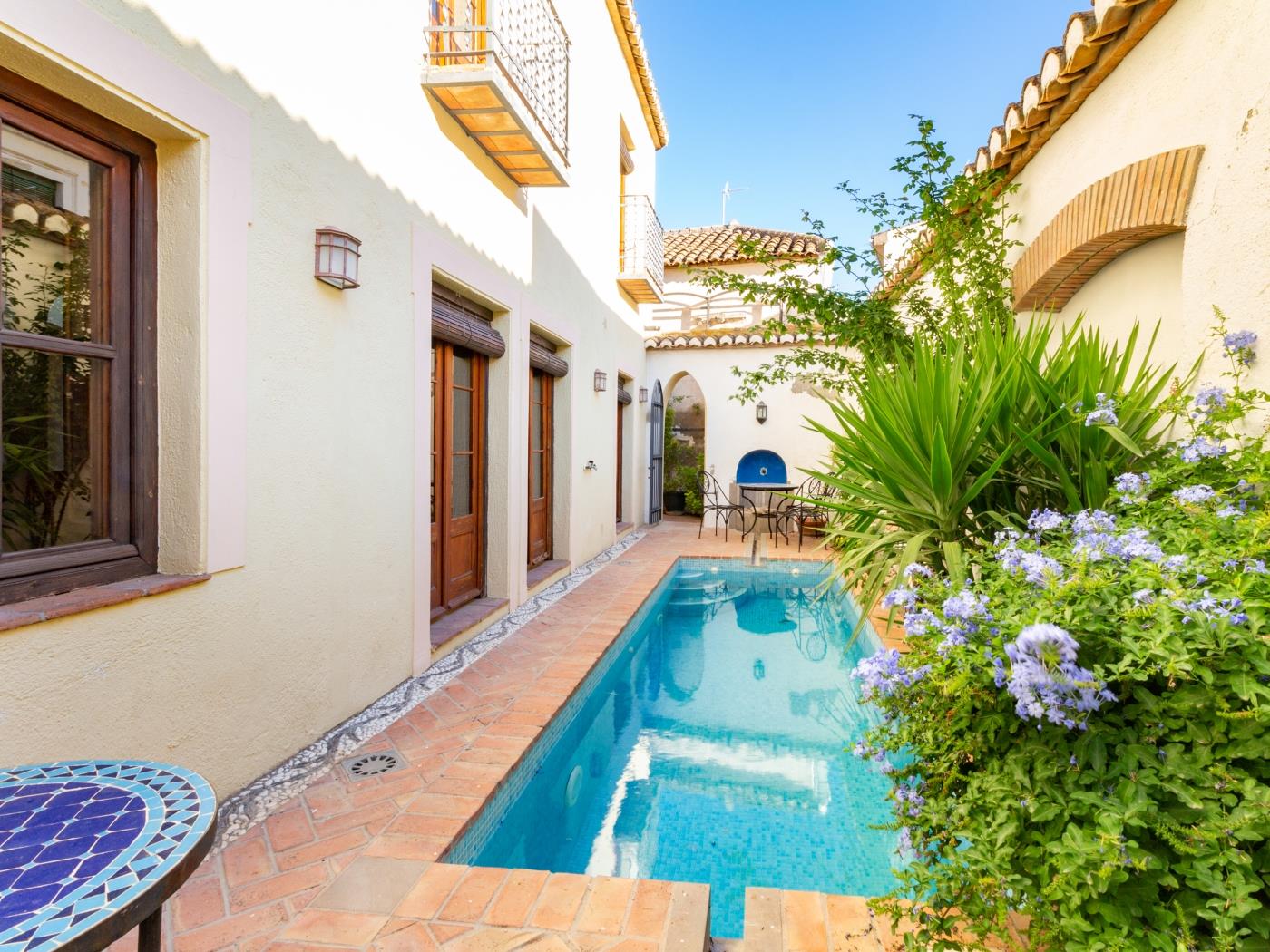 Schönes andalusisches Haus mit Pool und Grill. in Pinos del Valle