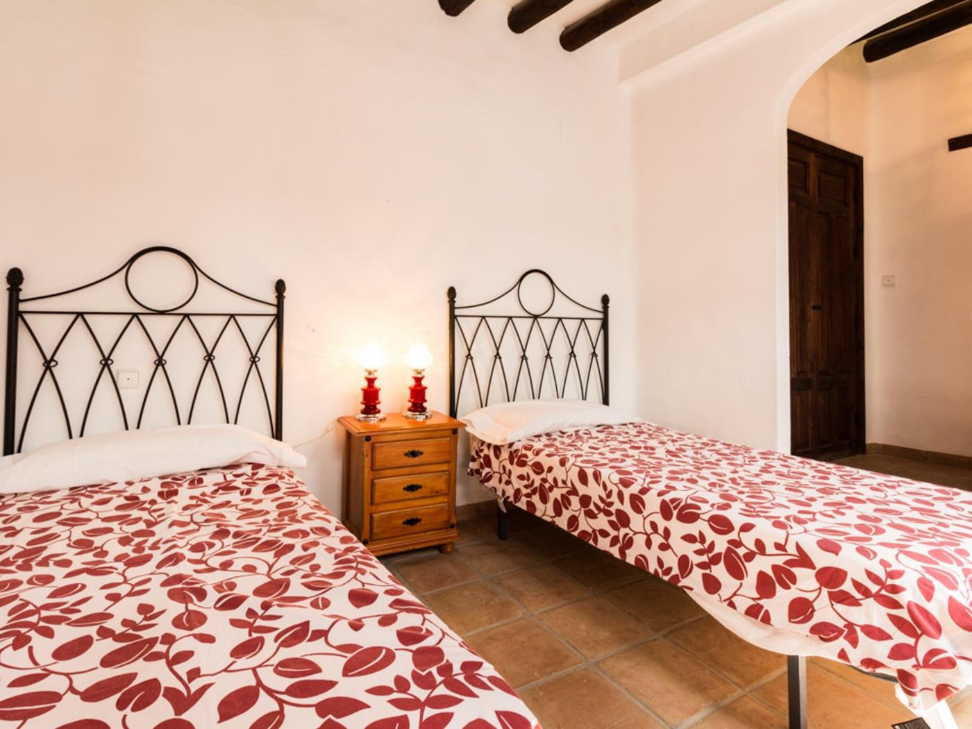 Schönes andalusisches Haus mit Pool und Grill. in Pinos del Valle