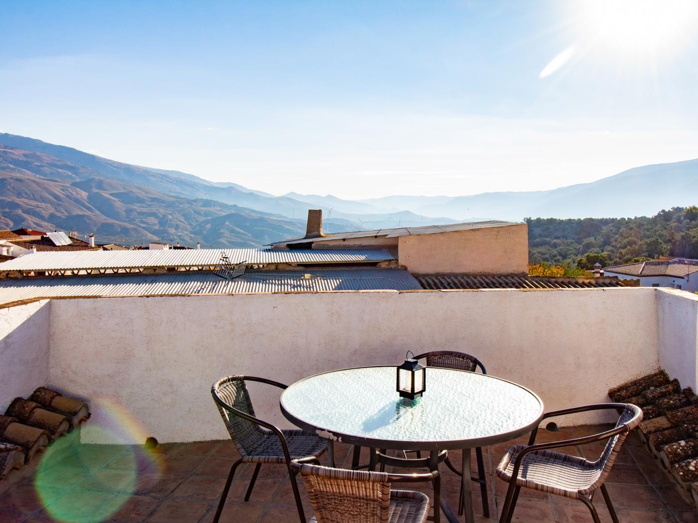 Schönes andalusisches Haus mit Pool und Grill. in Pinos del Valle