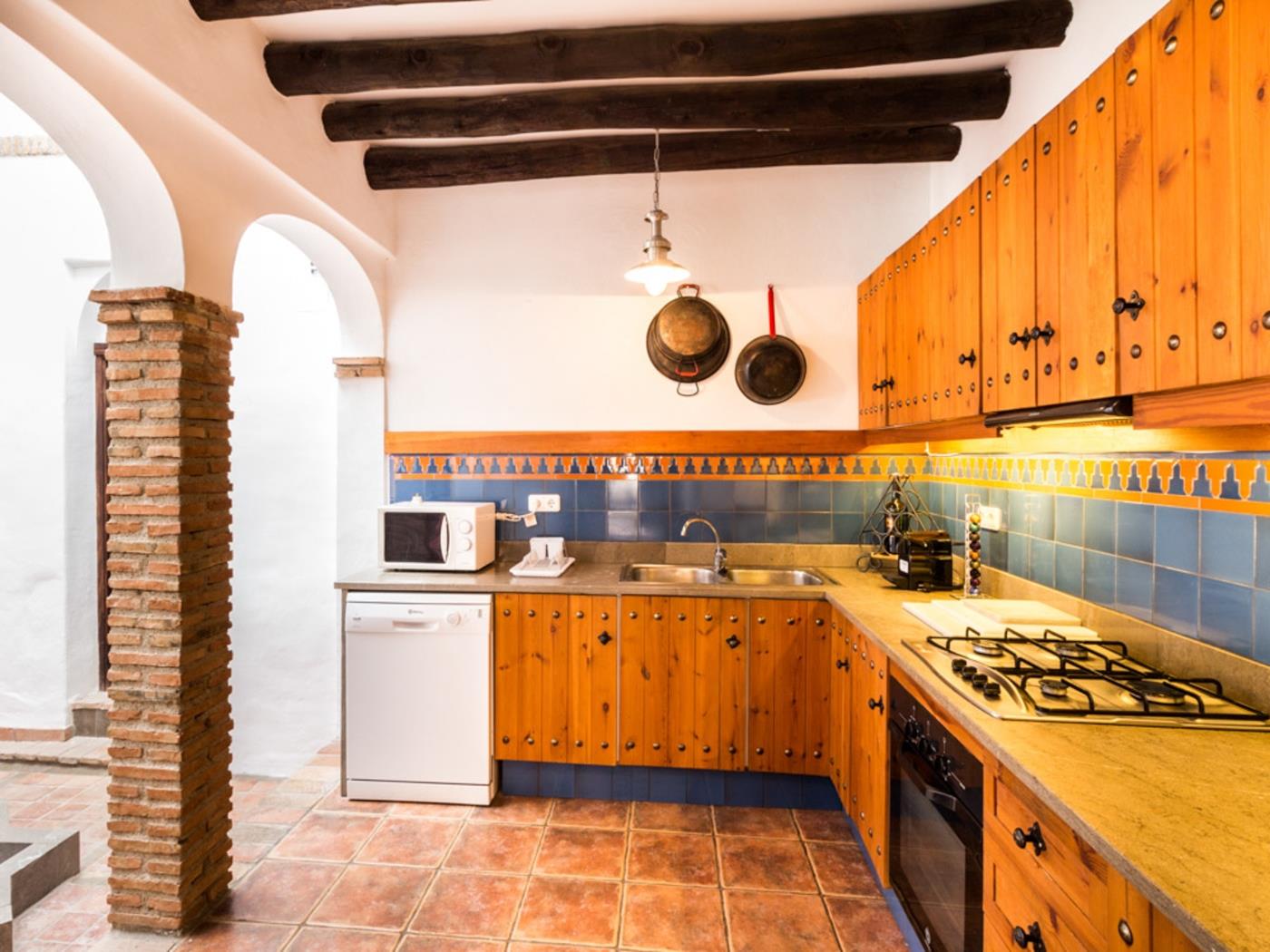Schönes andalusisches Haus mit Pool und Grill. in Pinos del Valle