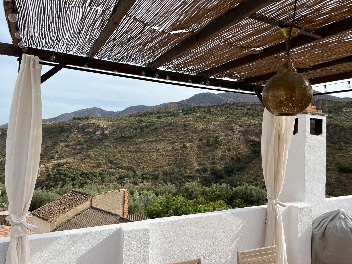 Maison avec terrasse et vue imprenable à Albuñuelas