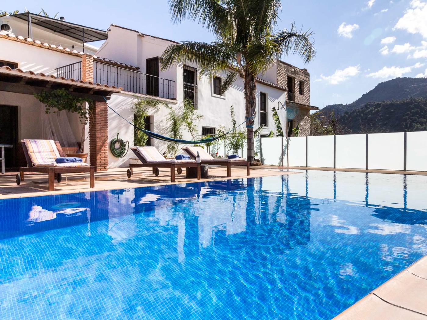 Wunderschöne, renovierte Mühle mit Swimmingpool in Los Guájares