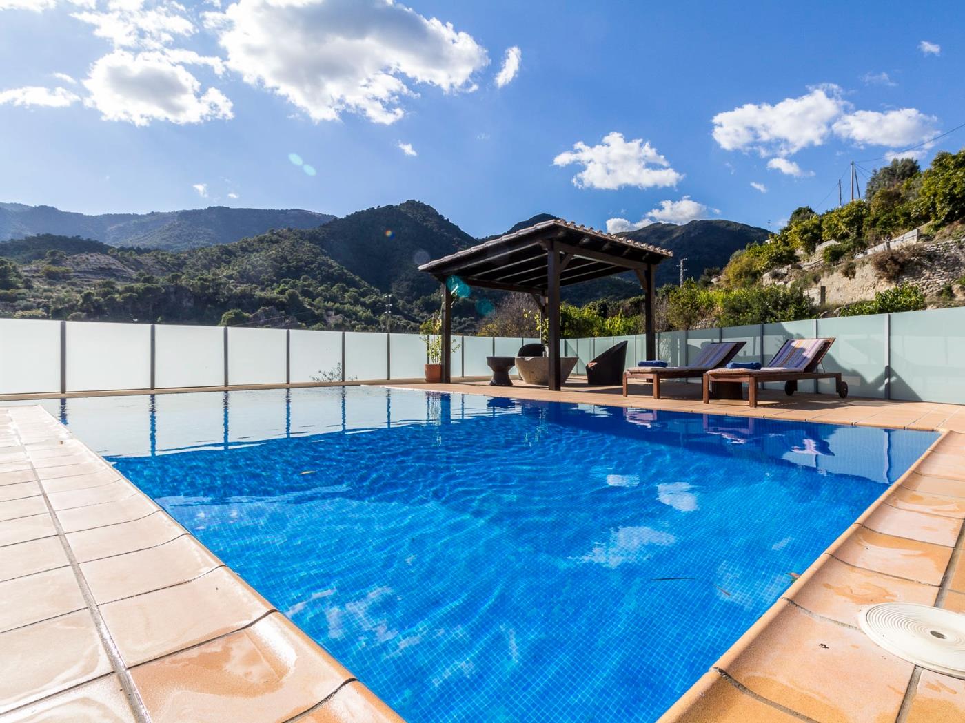 Wunderschöne, renovierte Mühle mit Swimmingpool in Los Guájares