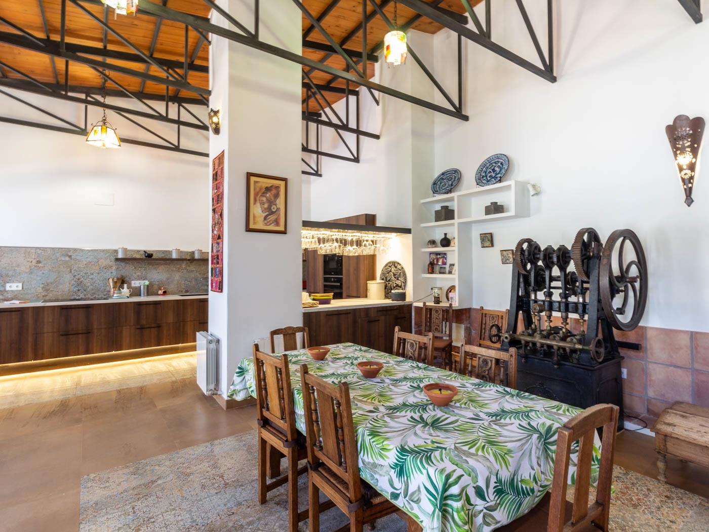Wunderschöne, renovierte Mühle mit Swimmingpool in Los Guájares