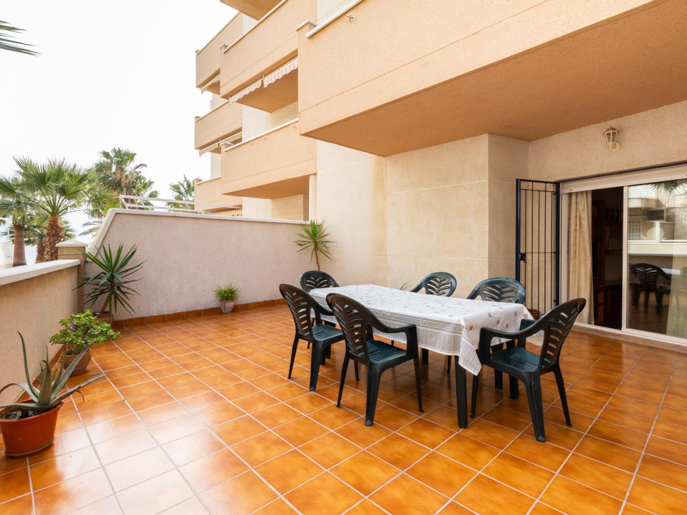 Apto Castell Beach. Apartment mit einer geräumigen Terrasse am Meer. in Castell de Ferro