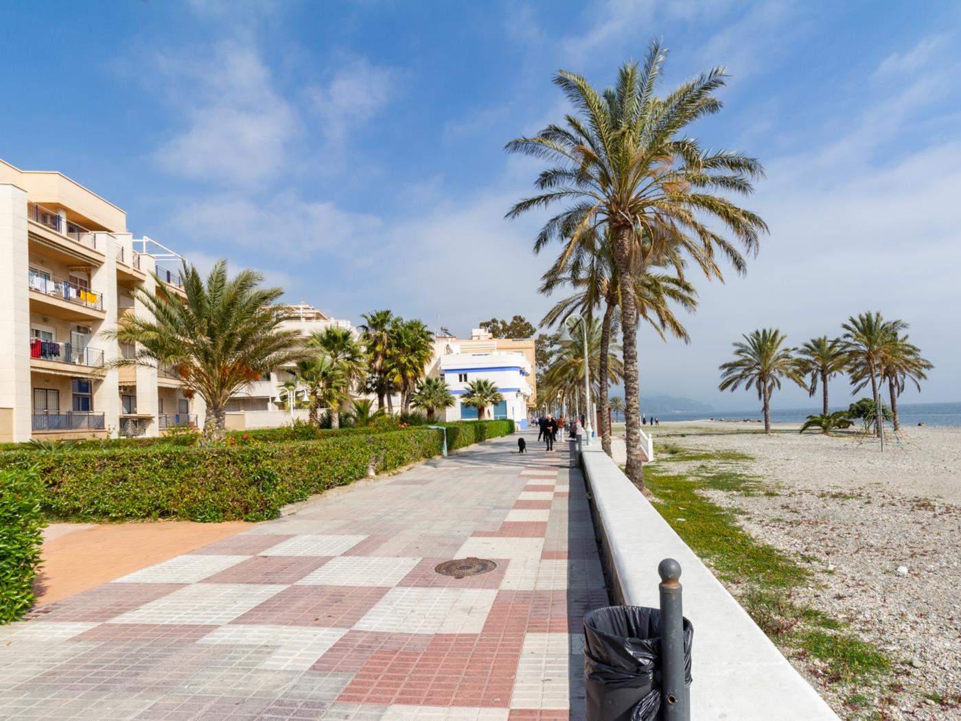 Apto Castell Beach. Apartment mit einer geräumigen Terrasse am Meer. in Castell de Ferro
